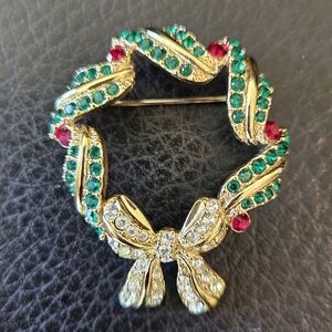 VINTAGE Monet Christmas Wreath Brooch Pin